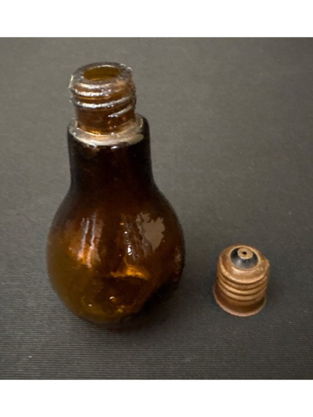 Vintage Amber Glass Light Bulb Bottle Salt Pepper Shaker Metal Lid Brass Bronze - Picture 15 of 16